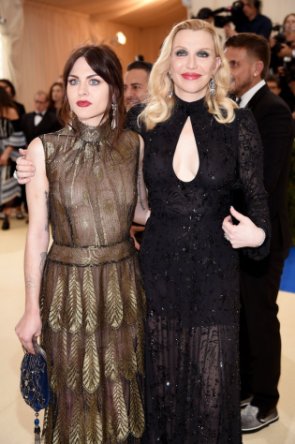 Frances Bean Cobain and Courtney Love Met Ball 4Chion Lifestyle c